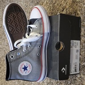 Boys NWT Converse Kid Kids Size 2